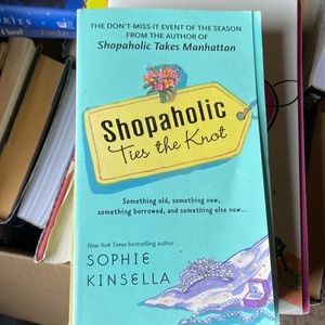 Shopaholic Ties the Knot by Sophie Kinsella